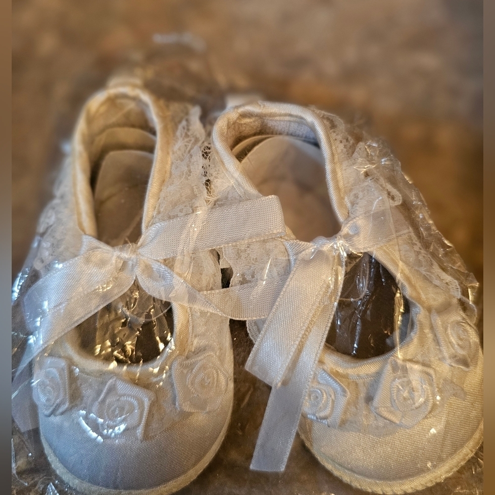 NEW WHITE LACED DOLL GIRL BABY SHOES 4.5"L